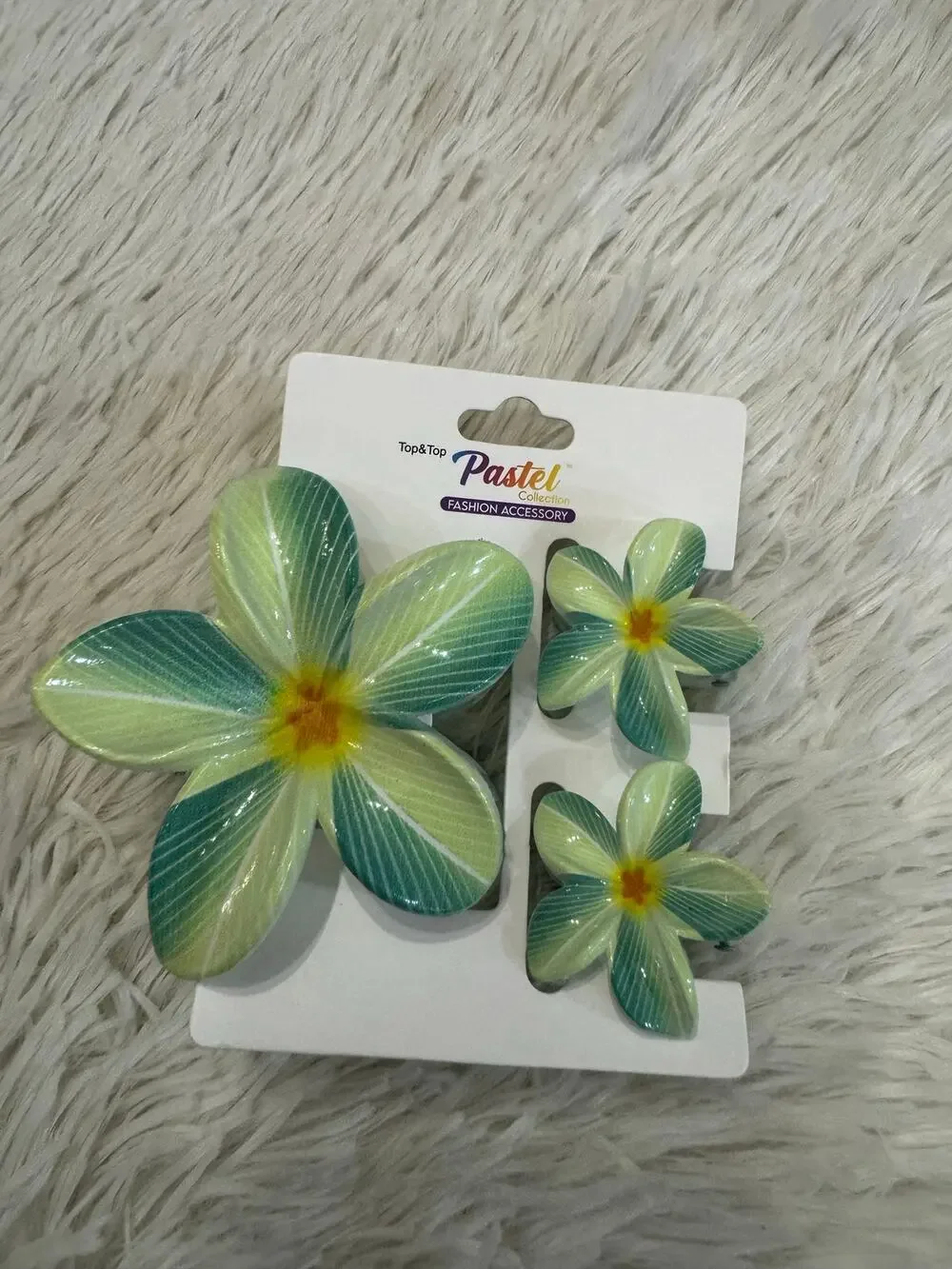 Hawaiian flower green hair clip claw set of 3 one large 2 medium